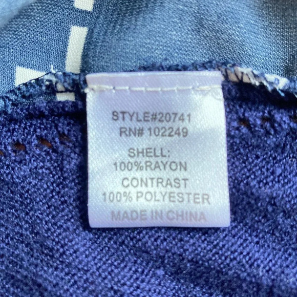 Skies are‎ Blue Women's Pullover Top, Size Small, Blue & White Geometric Knit - Picture 5 of 9